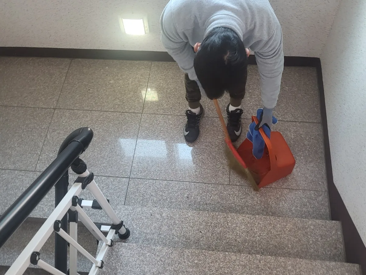 북구 본촌동 오피스 기계실 장비 주변 정밀 위생청소 사례 - 행진크린