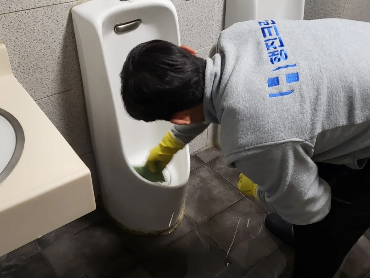 북구 청풍동 학교 화장실 세면대 살균 위생청소 사례 - 행진크린